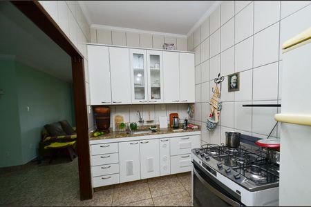 Casa à venda com 218m², 2 quartos e 2 vagas Casa à venda com 218m², 2 quartos e 2 vagasCozinha