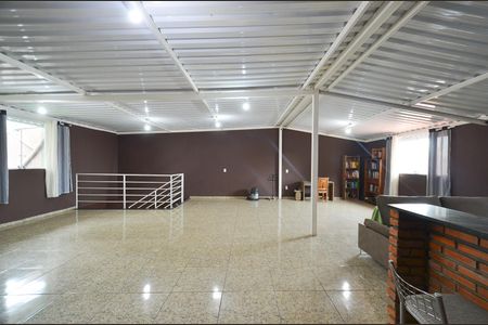 Casa à venda com 218m², 2 quartos e 2 vagas Casa à venda com 218m², 2 quartos e 2 vagasTerraço