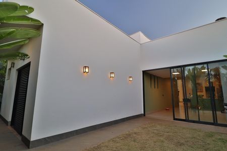 Casa de condomínio para alugar com 400m², 2 quartos e 4 vagasFachada