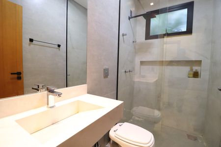 Casa de condomínio para alugar com 400m², 2 quartos e 4 vagasBanheiro da Suíte 1