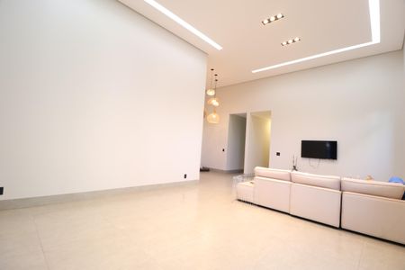 Casa de condomínio para alugar com 400m², 2 quartos e 4 vagasSala