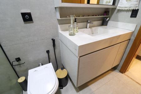 Casa de condomínio para alugar com 400m², 2 quartos e 4 vagasBanheiro da Suíte 2