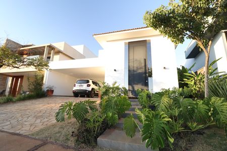 Casa de condomínio para alugar com 400m², 2 quartos e 4 vagasFachada
