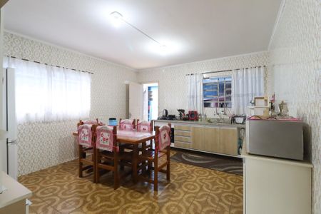 Casa à venda com 180m², 3 quartos e 2 vagasCozinha