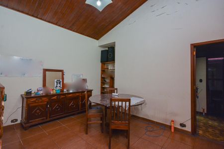 Casa à venda com 250m², 3 quartos e 3 vagasSala