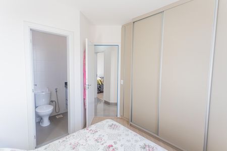 Apartamento à venda com 74m², 3 quartos e 2 vagas Apartamento à venda com 74m², 3 quartos e 2 vagasSuíte