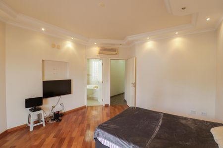 Casa à venda com 900m², 4 quartos e 12 vagasSuíte 3