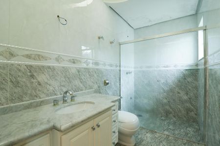 Casa à venda com 900m², 4 quartos e 12 vagasBanheiro da Suíte 2