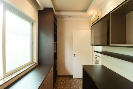 Casa à venda com 900m², 4 quartos e 12 vagasEscritório