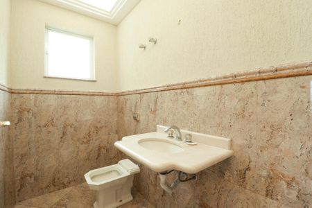 Casa à venda com 900m², 4 quartos e 12 vagasLavabo da Garagem