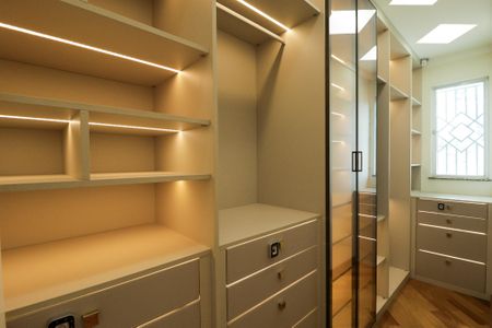 Casa à venda com 900m², 4 quartos e 12 vagasSuíte 2