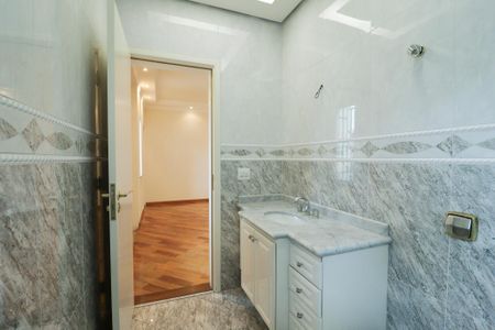 Casa à venda com 900m², 4 quartos e 12 vagasBanheiro da Suíte 2