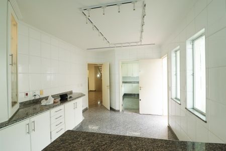 Casa à venda com 900m², 4 quartos e 12 vagasCozinha