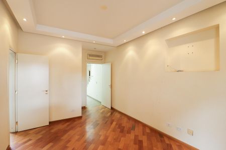 Casa à venda com 900m², 4 quartos e 12 vagasSuíte 1