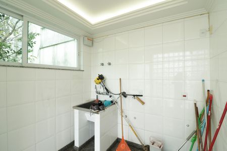 Casa à venda com 900m², 4 quartos e 12 vagasQuarto de Apoio da Piscina