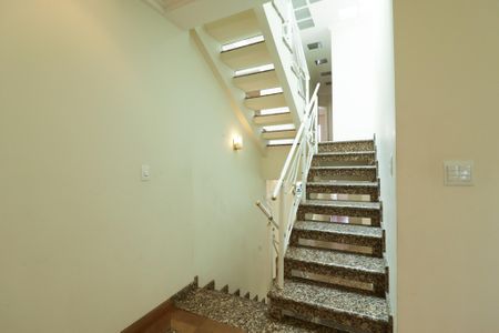 Casa à venda com 900m², 4 quartos e 12 vagasEscada