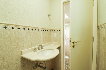 Casa à venda com 900m², 4 quartos e 12 vagasLavabo da Sala de Jantar