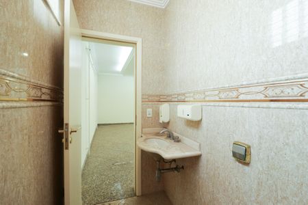 Casa à venda com 900m², 4 quartos e 12 vagasBanheiro do Salão 3