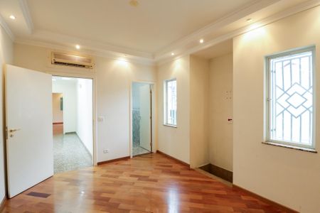 Casa à venda com 900m², 4 quartos e 12 vagasSuíte 2