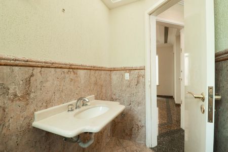 Casa à venda com 900m², 4 quartos e 12 vagasLavabo da Garagem