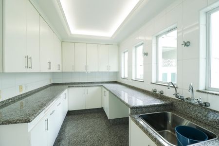 Casa à venda com 900m², 4 quartos e 12 vagasÁrea de Serviço