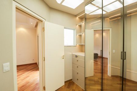 Casa à venda com 900m², 4 quartos e 12 vagasSuíte 3