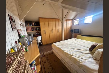 Casa de condomínio à venda com 444m², 4 quartos e 6 vagas