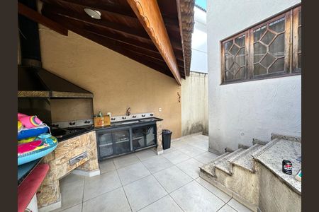 Casa de condomínio à venda com 444m², 4 quartos e 6 vagas