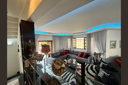 Casa de condomínio à venda com 444m², 4 quartos e 6 vagas