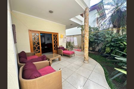 Casa de condomínio à venda com 444m², 4 quartos e 6 vagas