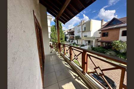 Casa de condomínio à venda com 444m², 4 quartos e 6 vagas