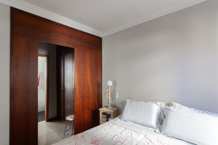 Apartamento à venda com 170m², 4 quartos e 2 vagas Apartamento à venda com 170m², 4 quartos e 2 vagasSuíte 1