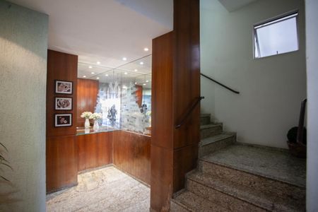 Apartamento à venda com 170m², 4 quartos e 2 vagas Apartamento à venda com 170m², 4 quartos e 2 vagasHall de entrada