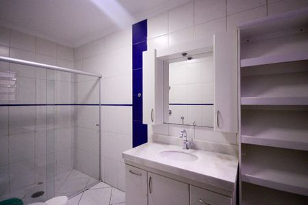 Casa à venda com 300m², 4 quartos e 4 vagasBanheiro do quarto 1