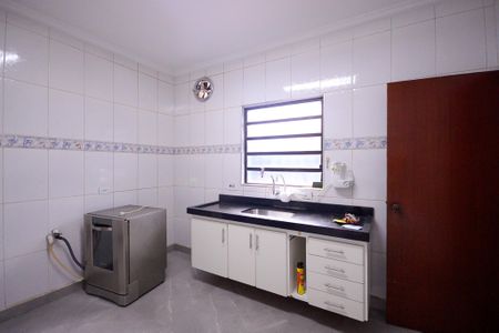 Casa à venda com 300m², 4 quartos e 4 vagasCozinha 