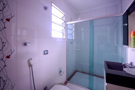 Casa à venda com 300m², 4 quartos e 4 vagasBanheiro do quarto 1