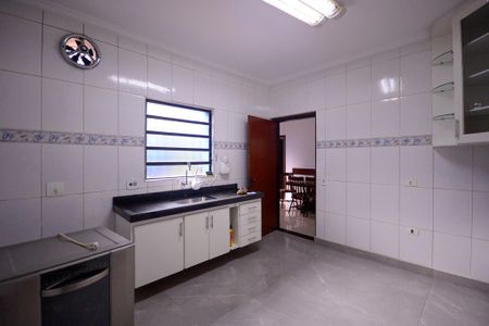 Casa à venda com 300m², 4 quartos e 4 vagasCozinha 