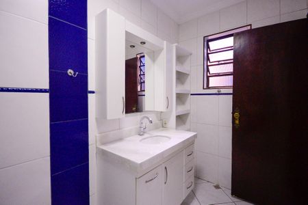 Casa à venda com 300m², 4 quartos e 4 vagasBanheiro do quarto 1