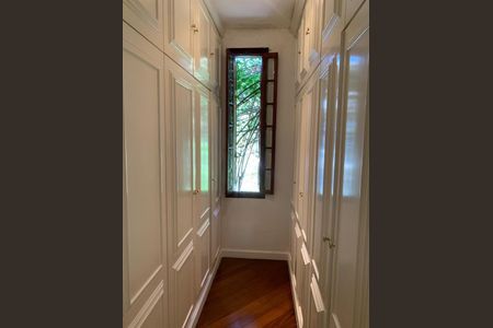 Casa à venda com 300m², 3 quartos e 2 vagas