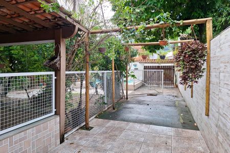 Casa à venda com 300m², 3 quartos e 3 vagas Casa à venda com 300m², 3 quartos e 3 vagasQuintal