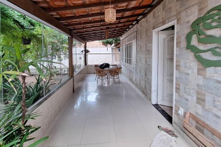 Casa à venda com 300m², 3 quartos e 3 vagas Casa à venda com 300m², 3 quartos e 3 vagasVaranda da Sala