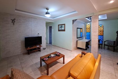 Casa à venda com 300m², 3 quartos e 3 vagas Casa à venda com 300m², 3 quartos e 3 vagasSala