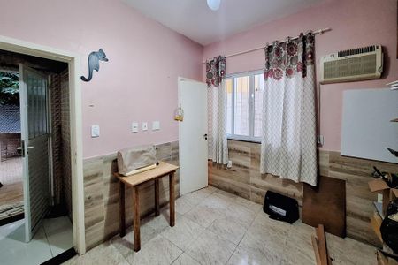 Casa à venda com 300m², 3 quartos e 3 vagas Casa à venda com 300m², 3 quartos e 3 vagasSuíte 2