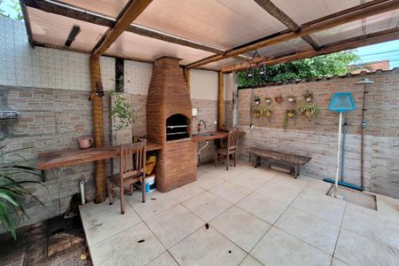 Casa à venda com 300m², 3 quartos e 3 vagas Casa à venda com 300m², 3 quartos e 3 vagasQuintal