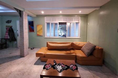 Casa à venda com 300m², 3 quartos e 3 vagas Casa à venda com 300m², 3 quartos e 3 vagasSala