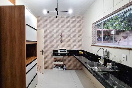 Casa à venda com 300m², 3 quartos e 3 vagas Casa à venda com 300m², 3 quartos e 3 vagasCozinha