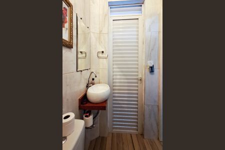 Casa à venda com 300m², 3 quartos e 3 vagas Casa à venda com 300m², 3 quartos e 3 vagasBanheiro da Suíte 2