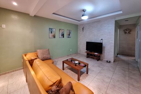 Casa à venda com 300m², 3 quartos e 3 vagas Casa à venda com 300m², 3 quartos e 3 vagasSala