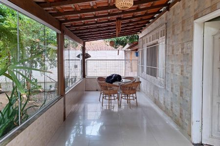 Casa à venda com 300m², 3 quartos e 3 vagas Casa à venda com 300m², 3 quartos e 3 vagasVaranda da Sala