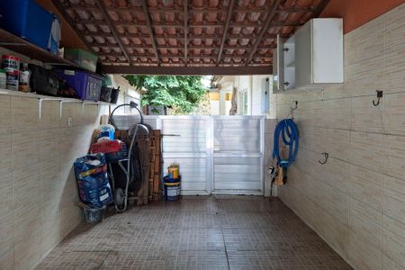 Casa à venda com 300m², 3 quartos e 3 vagas Casa à venda com 300m², 3 quartos e 3 vagasQuintal